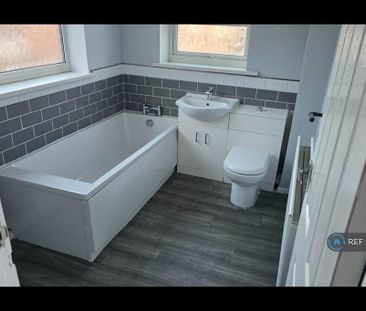 3 bedroom flat to rent - Photo 6