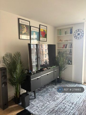 1 bedroom in a flat share to rent - Photo 3