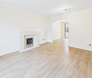 4 bedroom detached house to rent - Photo 2