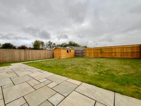 4 bedroom Detached House to let - Photo 3
