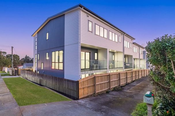 Modern 3BR + Study/Office Townhouse in Panmure - Photo 1