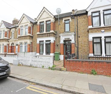 Price £2,500 pcm - Available Now - Part Furnished - Photo 5
