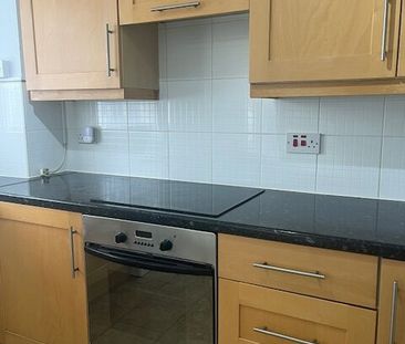 Comfortable one bed flat close to all amenities - Photo 3