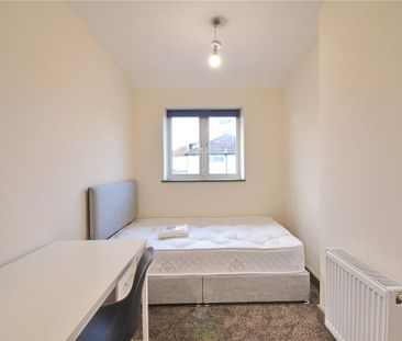 6 bedroom end of terrace house to rent - Photo 2