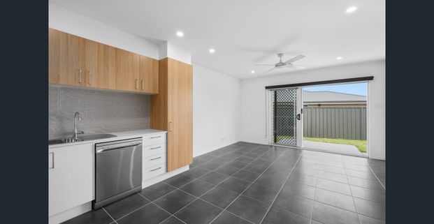 As New Flat! - Photo 1