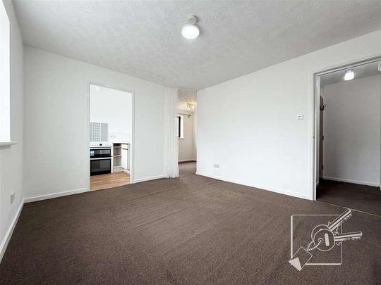 Winston Close, DA9 - Photo 1