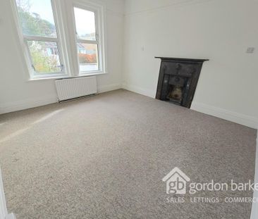 3 bedroom flat to rent - Photo 3