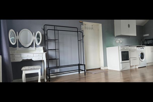 Studio Flat, Moyne Place, NW10 - Photo 1