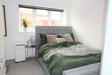 High Street, Newmarket - Photo 3