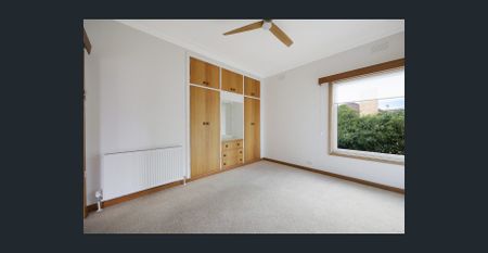 3 Bedroom Home in Ideal Location! - Photo 5