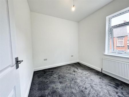 2 bedroom end of terrace house to rent - Photo 4