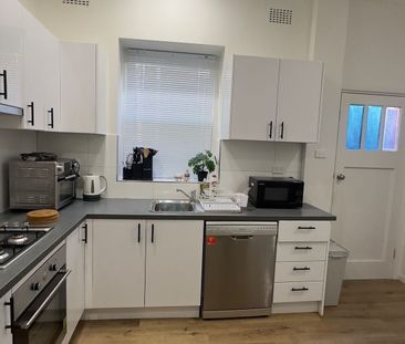 Caulfield North - Photo 2