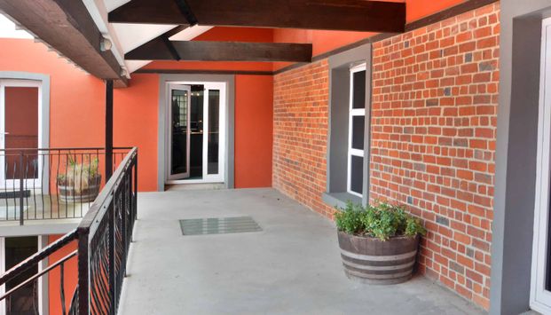 LUXURY FURNISHED APARTMENT - Photo 1