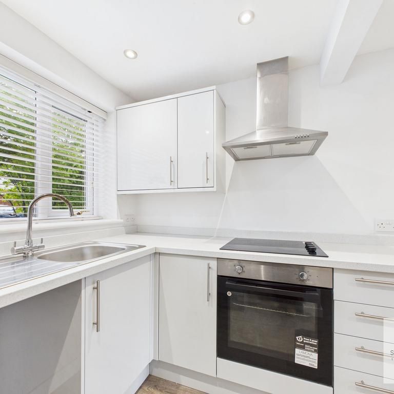 2 bedroom terraced house to rent - Photo 1