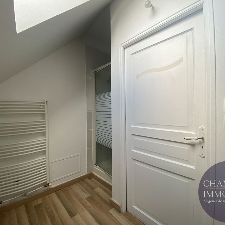 À louer - Maison de bourg de 88 m² située à Contres, proche des commerces - Photo 1