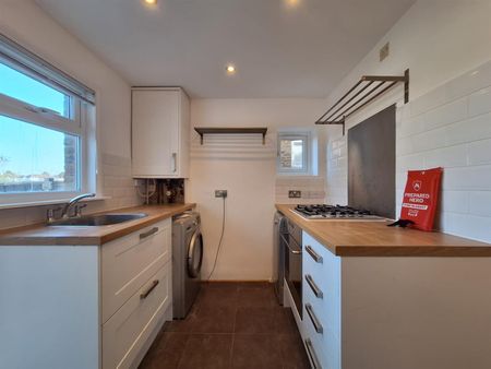 Queen Mary Road, London SE19 - Photo 2