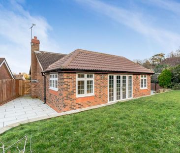 5 bedroom bungalow to rent - Photo 2
