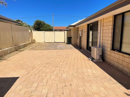 Modern 3 Bedroom Home In Wonthella - Photo 5