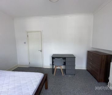 4 bedroom terraced house to rent - Photo 4