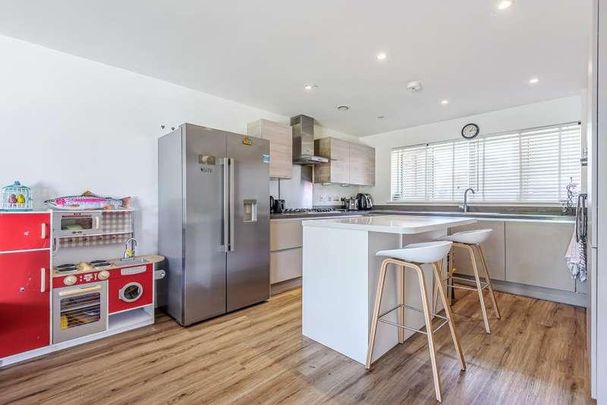 Tadpole Garden Village, Swindon, SN25 - Photo 1