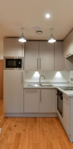 Broadway, WokingProperty for lettings - Seymours - Photo 1