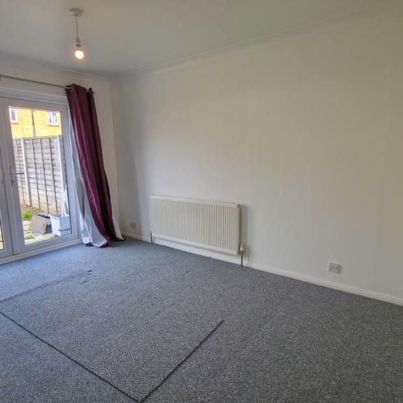 3 bedroom end of terrace house to rent - Photo 1