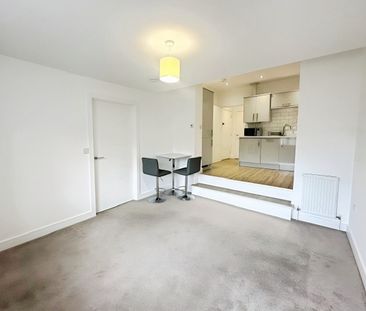 One-Bedroom Apartment - Photo 3