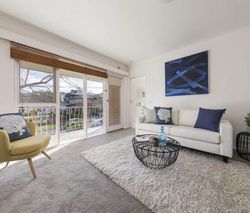 Comfortable and Conveniently Located! - Photo 2