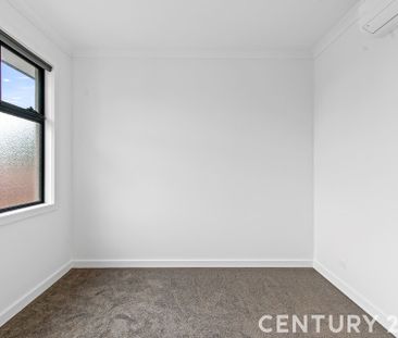 Near New 3-Bedroom Townhouse in Noble Park&excl; - Photo 1