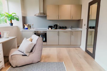 Corner view with dishwasher - Photo 5