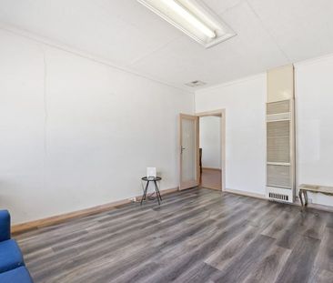 Spacious Family Living in Sought-After Park Holme Pocket - Photo 2