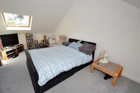 3 bedroom end of terrace house to rent - Photo 3