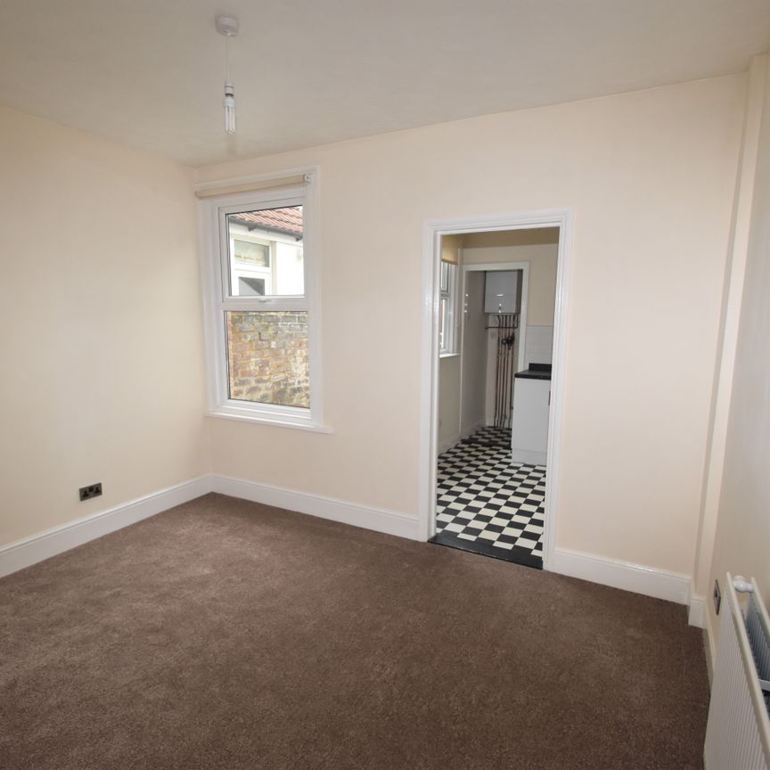 2 bedroom terraced house to rent - Photo 1