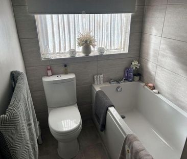 2 bedroom detached bungalow to rent - Photo 3