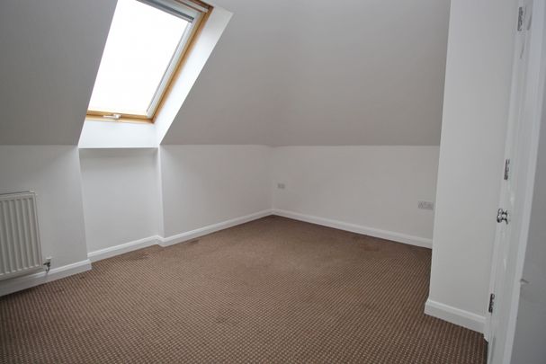 Mandeville Road, TW7, Isleworth - Photo 1