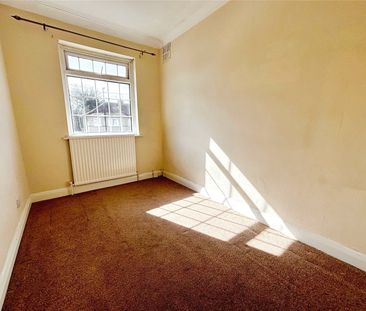 Kingshill Avenue, Northolt, UB5 - Photo 2