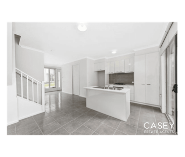 Stunning Family Home in a Prime Location - Photo 3