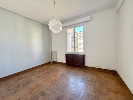 Location Appartement 2 pièces 54m² NICE 06000 - Photo 5
