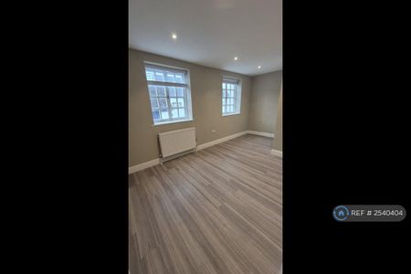 1 bedroom in a flat share to rent - Photo 4