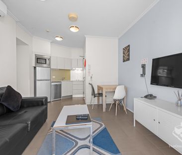 Stylish Fully Furnished Apartment in the Heart of South Brisbane!!! - Photo 2