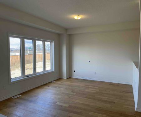 For Lease - 242 Palace Street, Thorold, Ontario - Photo 3