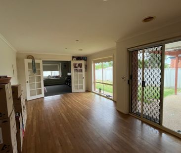 Modern 4-Bedroom Home with Multiple Living Areas - Photo 2