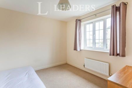 3 bedroom house to rent Whitehead Way, Buckingham, Buckinghamshire, MK18 - Photo 4