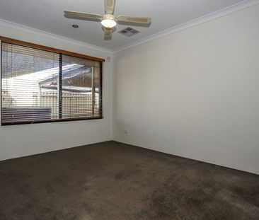 Beautiful home with a garden spa! - Photo 5