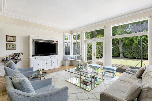 8 Holywood Grove, Carnegie VIC 3163 - House For Rent | Domain - Photo 1