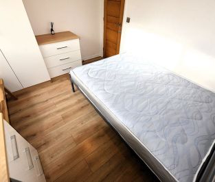 2 bedroom Flat in The Poplars (2 Bed), Leeds - Photo 2