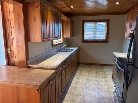 For Lease - 46 Kennedy Drive Unit# MAIN LEVEL, Kawartha Lakes, Ontario - Photo 4