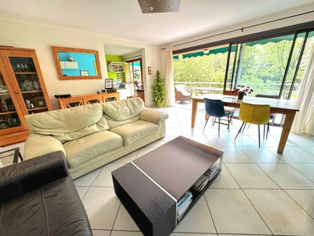 Location Appartement 4 pièces 95m² MARSEILLE 9ème - Photo 4