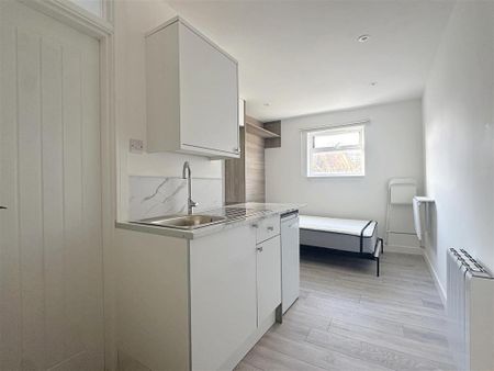 Studio to rent - Photo 2