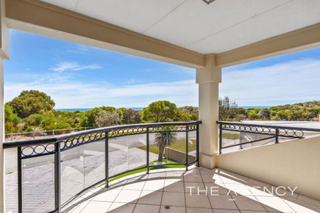 5 Bedroom 3 Bathroom house in Mindarie - Photo 4